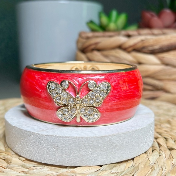 Delightful Crystal Butterfly Pink Enameled Wide Metal Clamper Bangle Bracelet. - Picture 10 of 14